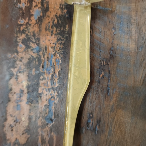 Betsy johnson readers 1.50 - Picture 3 of 4